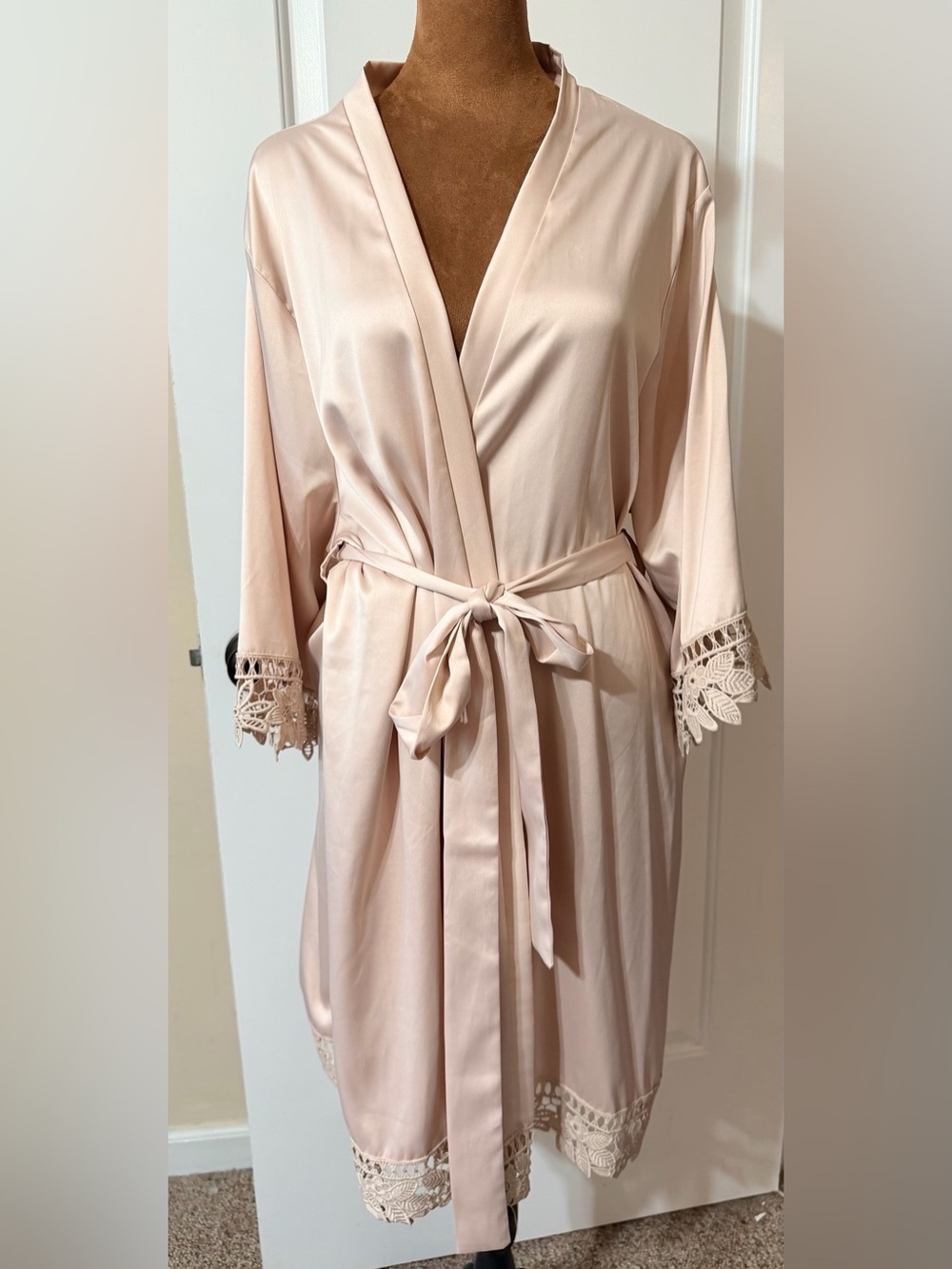 Le Rose | “ Lauren Robe” Lace Satin Bridal Robe L/XL Dusty Rose